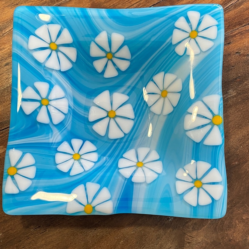 Daisy dish kiln fired art glass signed piece 8x 8
